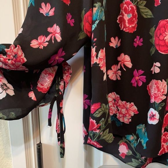 VINCE CAMUTO Floral Off Shoulder Blouse - Picture 8 of 15